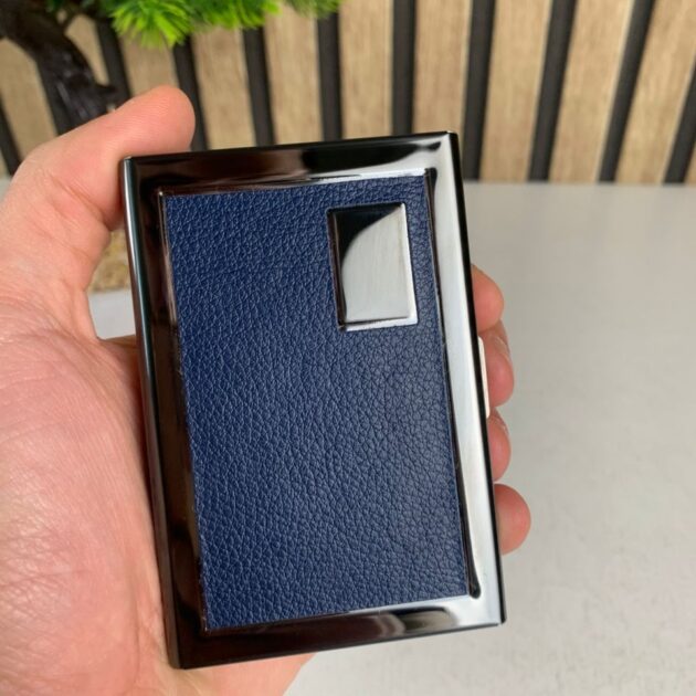 محفظة بطاقات الإئتمان