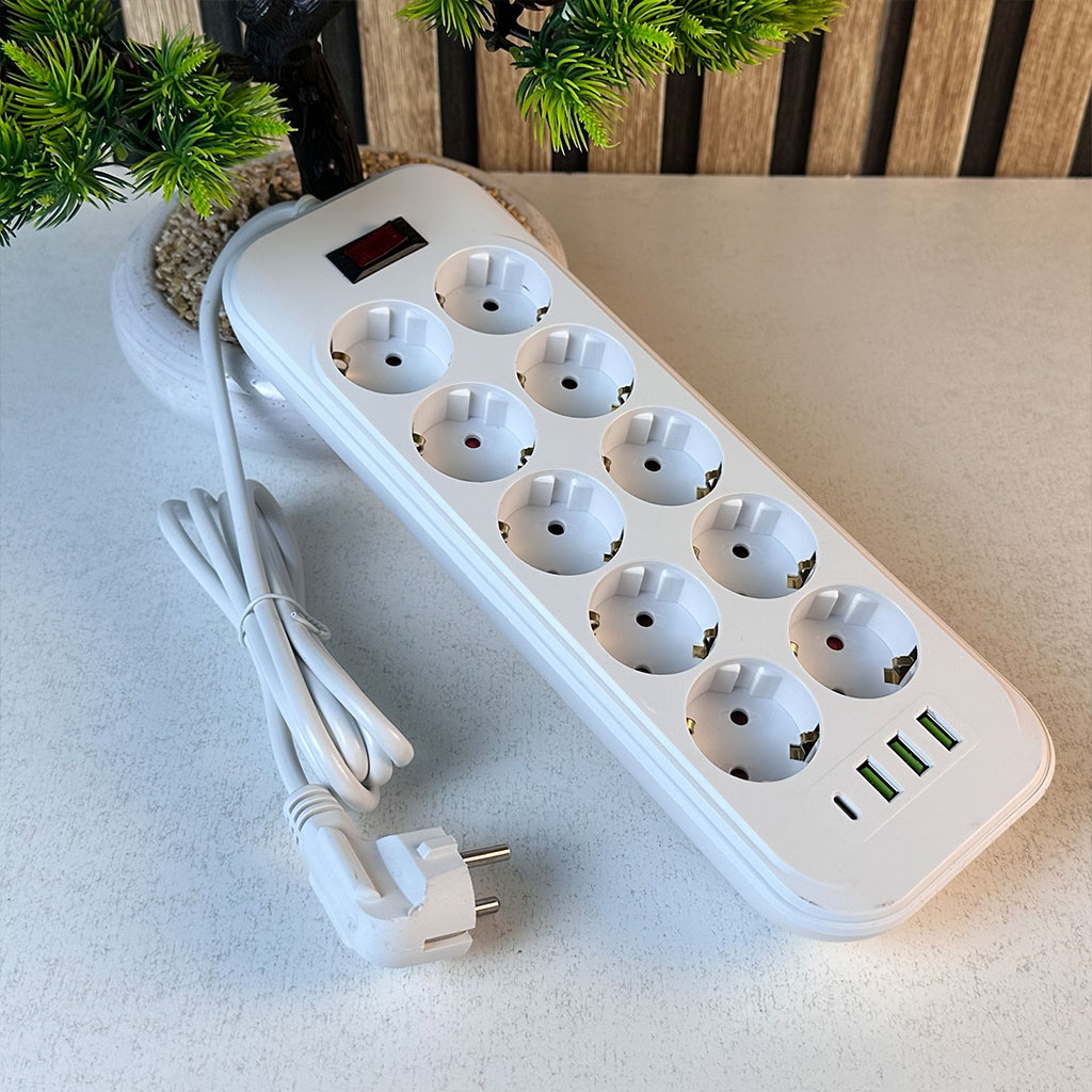 مقبس طاقة متعدد المنافذ