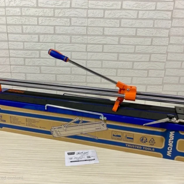 قاطعة البلاط اليدية