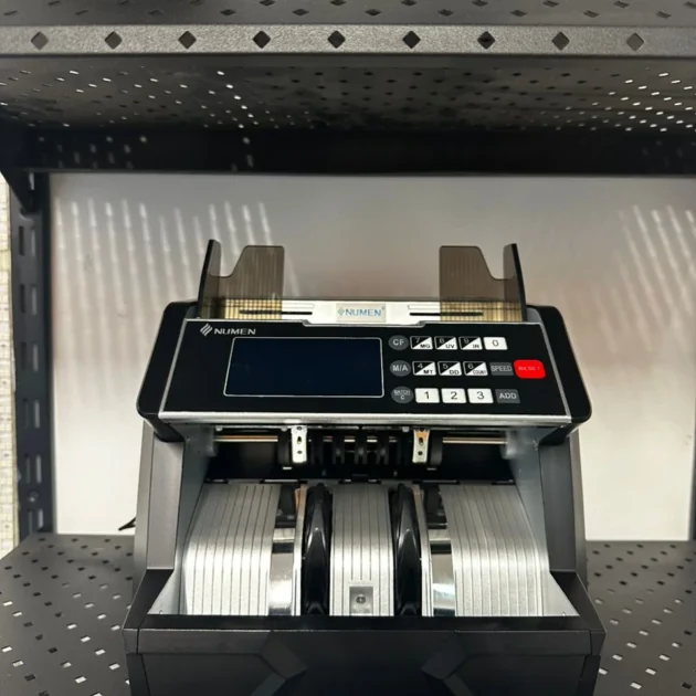 لة عدّ النقود السريعة