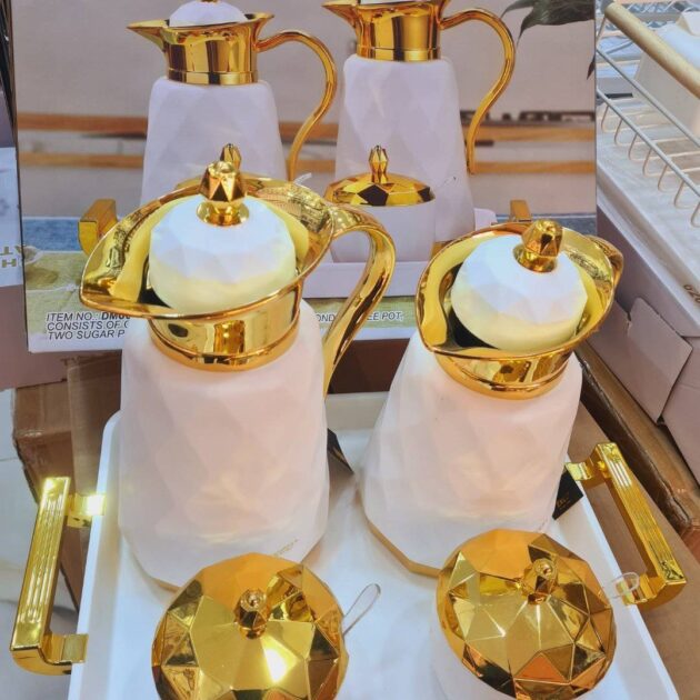 تقديم القهوة والحليب