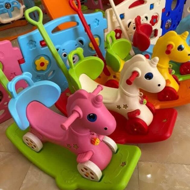 يونيكورن المرح حصان