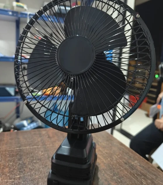 مروحة مع بطارية